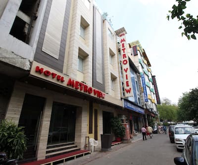 https://imgcld.yatra.com/ytimages/image/upload/t_hotel_yatra_city_desktop/v1431616100/Domestic Hotels/Hotels_New Delhi/Hotel Metro View/Exterior_4.jpg